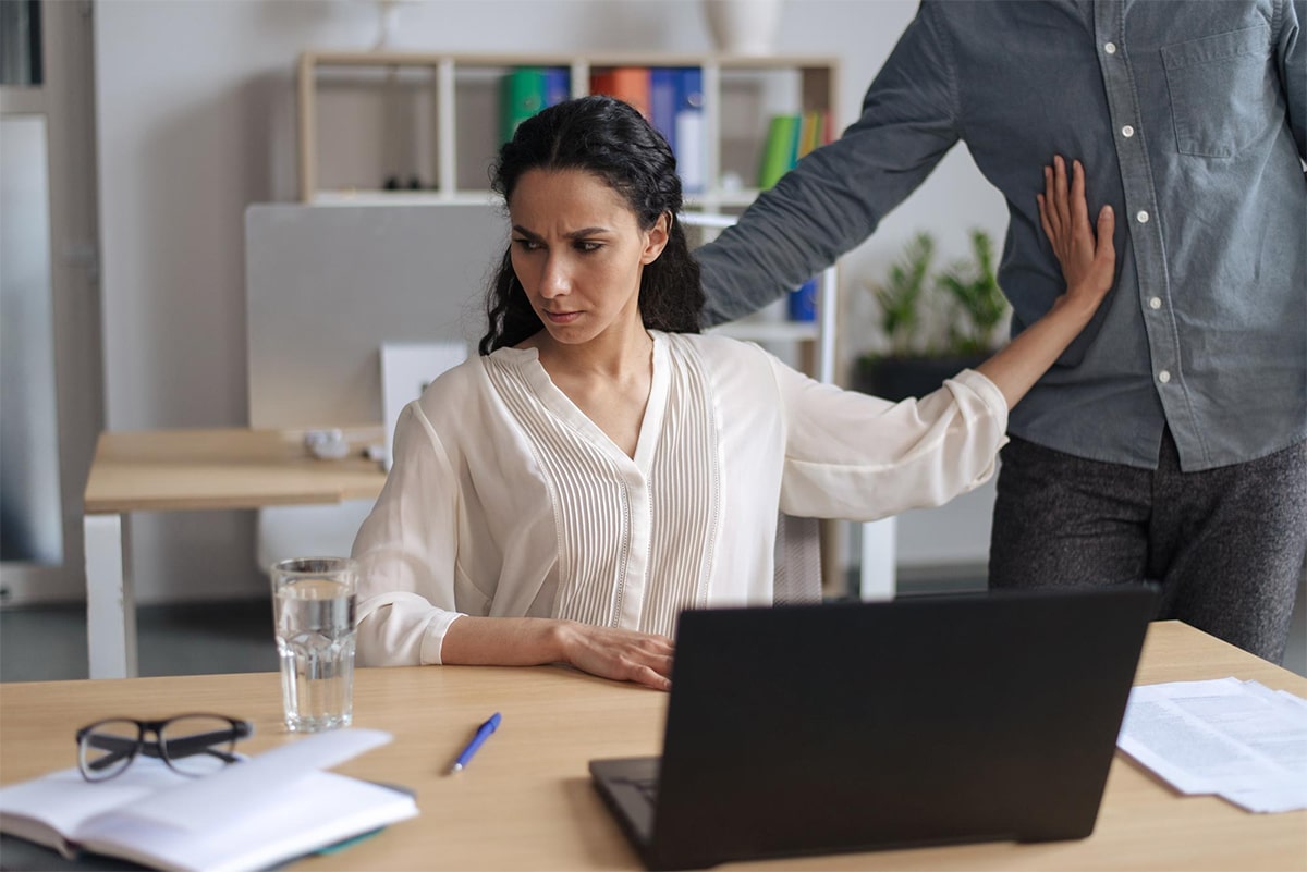 Insinuaciones No Deseadas y Solicitudes de Favores Sexuales