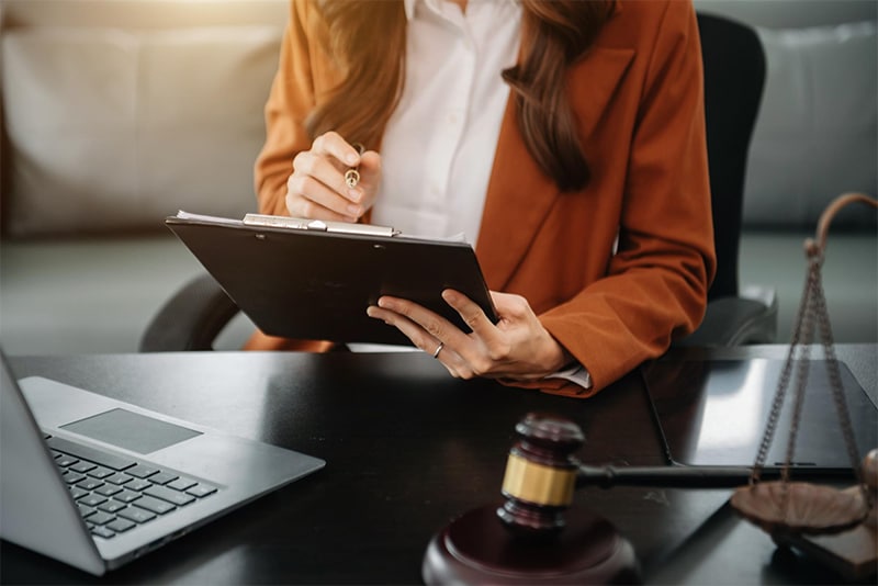How Can a Food Poisoning Lawyer Help Me?