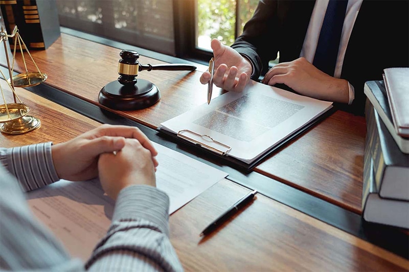 lawyer explaining rights