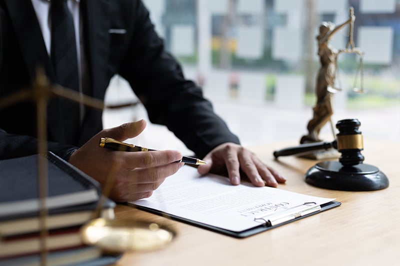 How Do Whiplash Lawyers in Eugene Get Paid?