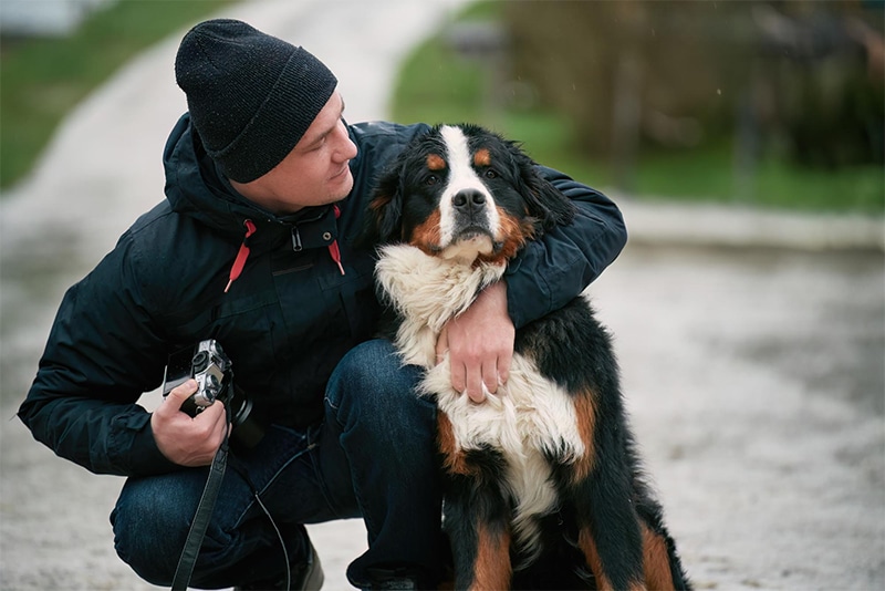 Identify the owner and the dog:​