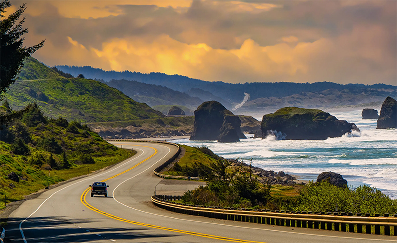 In 2020, U.S. Highway 101 on the Oregon Coast experienced the highest number of fatal crashes (28) and total fatalities (30) in comparison to other roads in the region.