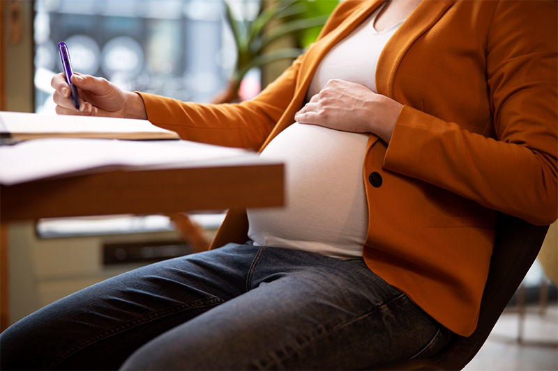 pregnant woman at work 4