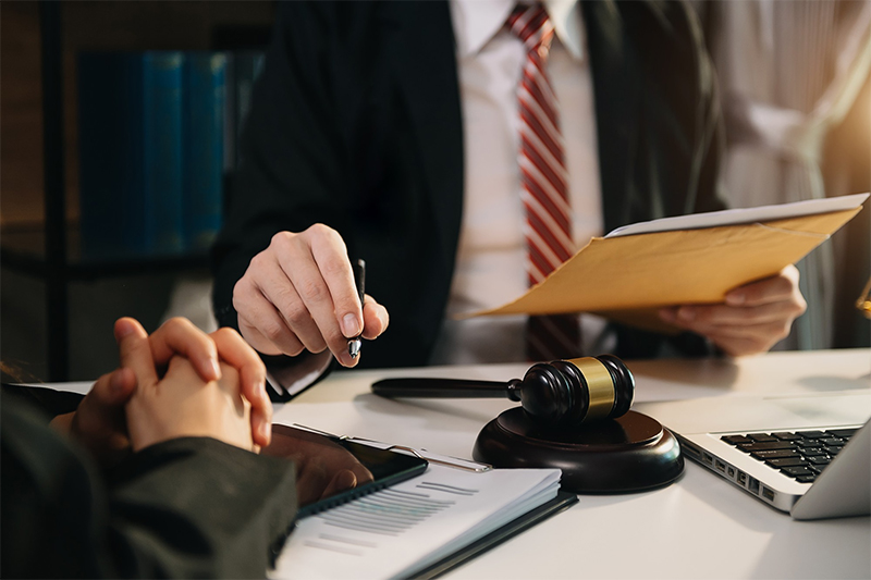 Why Hire a Knee Injury Lawyer?