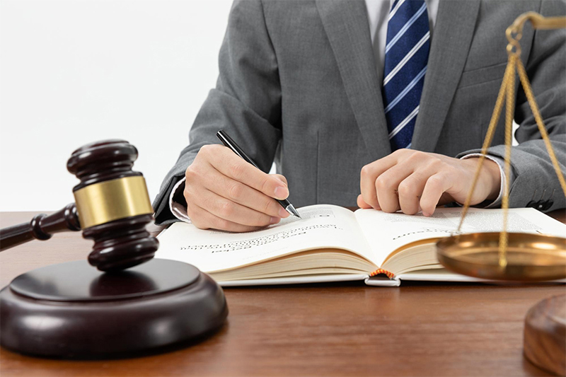 Benefits of Working With a Crush Injury Lawyer