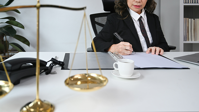 How Does a Eugene Knee Injury Lawyer Get Paid?